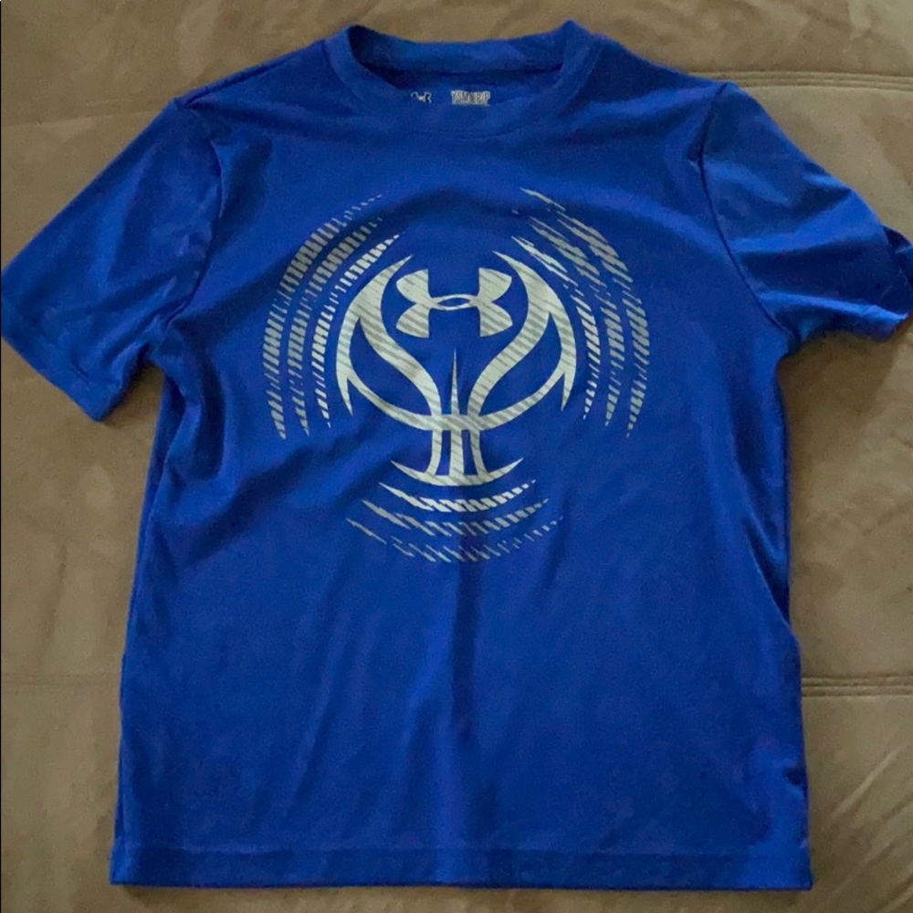 Underarmour boys loose fit heatgear tee.